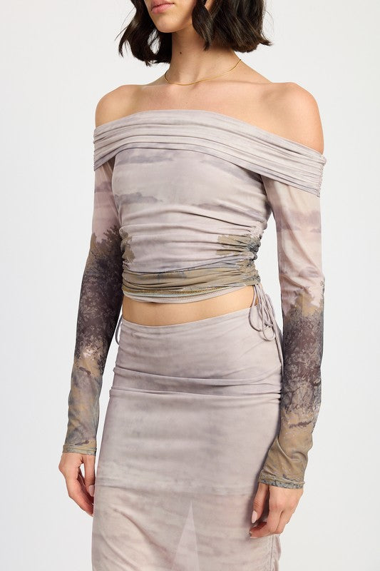 PRINTED OFF SHOUlDER RUCHED TOP